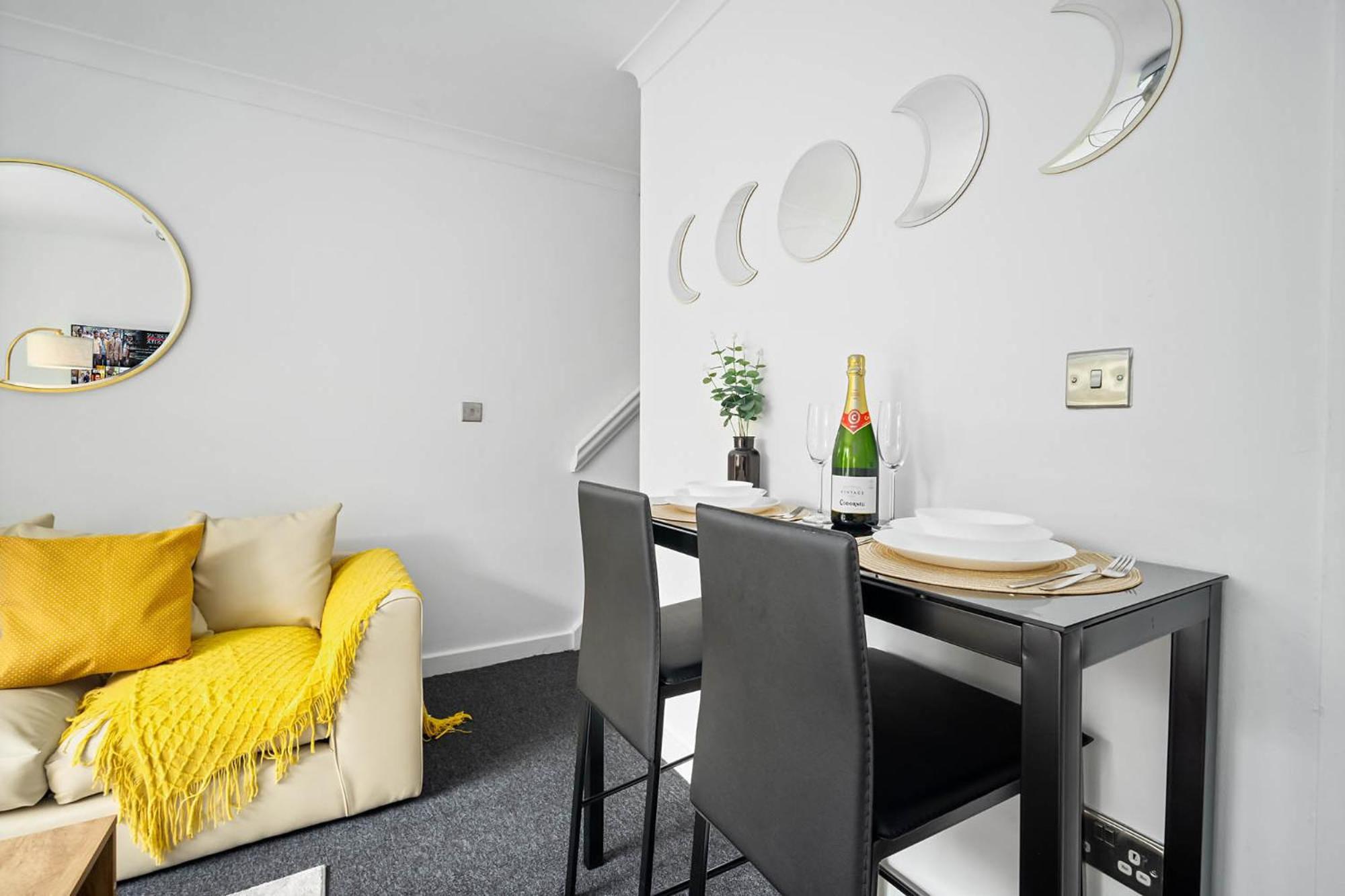 2 Bedroom House - Garden & Parking 2Gm - Wifi 버밍엄 외부 사진